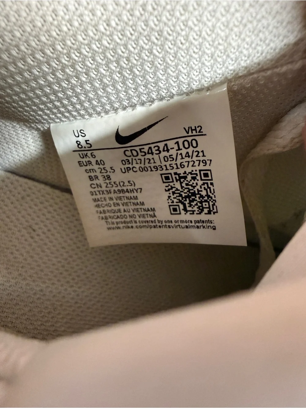 Nike Men’s White Low-Top Sneakers with Tan Swoosh